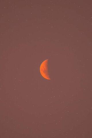 Crimson Glow: The Enigmatic Blood Orange Moon 🌕✨