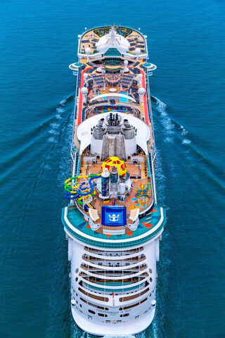 Sailing into Adventure: The Ultimate Cruise Experience 🚢🌊