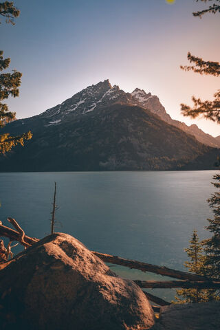 Serenity at Mountain Lake: Nature's Tranquil Embrace 🌄💧