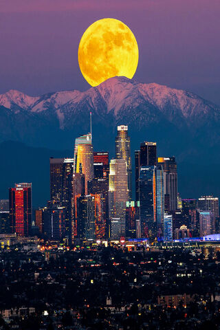 Moonlit Majesty: A Glimpse of Mountain City 🌕🏙️