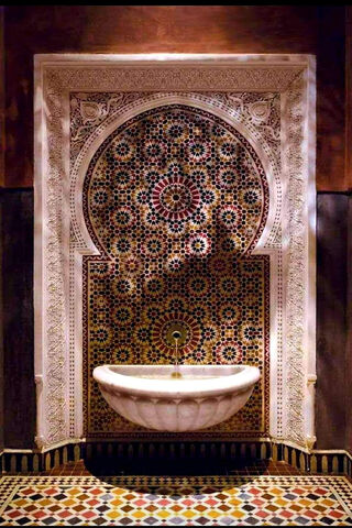 Zelije: The Art of Moroccan Mosaic