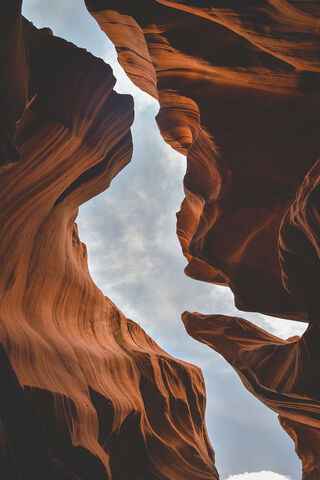 Wonders of Antelope Canyon: Nature's Sculpted Masterpiece 🌄