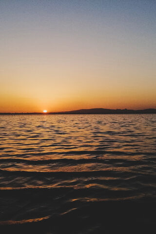 Golden Horizons: A Serene Evening by the Shore 🌅