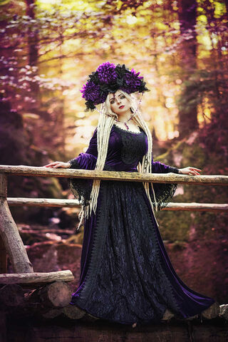 Enchanted Elegance: A Mystical Cosplay Journey ✨🌿