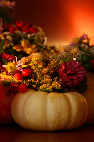 Autumn's Bounty: A Floral Pumpkin Delight 🍂🎃