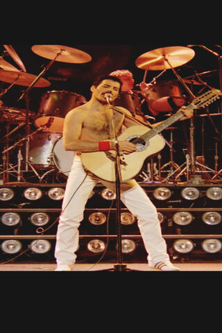 The Showman: Freddie Mercury in Action 🎤✨