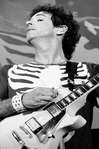 Gustavo Cerati: The Sonic Visionary 🎸✨
