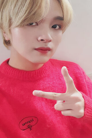 Haechan's Charming Vibe 🌟