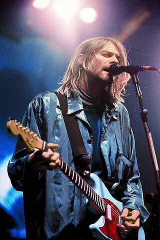 The Voice of a Generation: Kurt Cobain in Action 🎤✨
