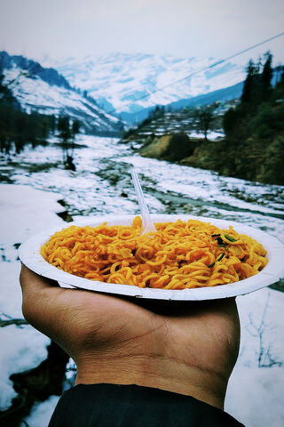 Noodles with a View: A Taste of Adventure 🍜🏔️