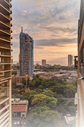Mumbai: A City of Dreams at Dusk 🌆✨