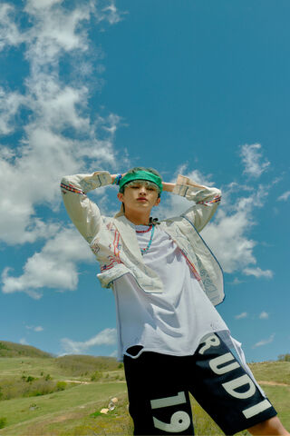 Blooming Confidence Under the Sky 🌼☀️