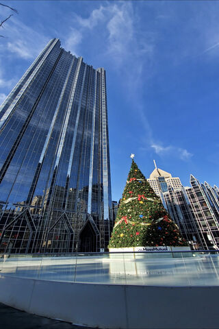 Holiday Cheer at PPG Place 🎄✨