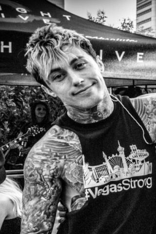 Rocking the Vegas Vibe 🎸✨