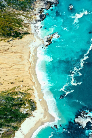Tranquil Shores: A Serene Escape 🌊🏖️