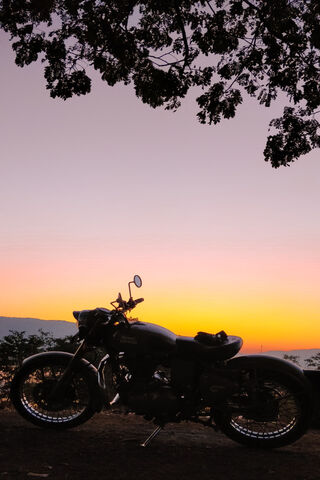 Morning Glory: A Ride into the Dawn 🌅🏍️