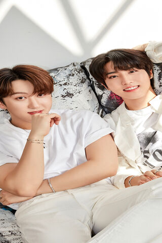 Dynamic Duo: Skz Han & Changbin Shine Together! 🌟