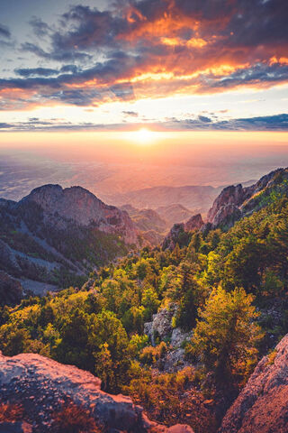 Golden Horizons: Embracing the Sun-kissed Valley 🌄✨