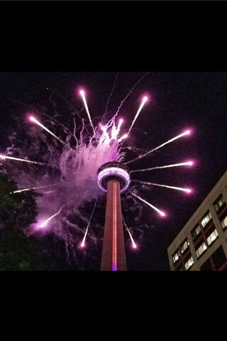 Toronto's Nighttime Spectacle: Fireworks at the CN Tower 🎆🌃