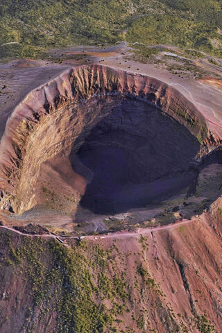 Nature's Fiery Cauldron: The Majesty of Volcanoes 🌋