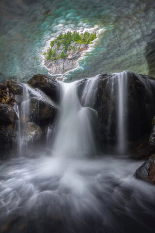 Nature's Hidden Oasis: The Enchanted Waterfall
