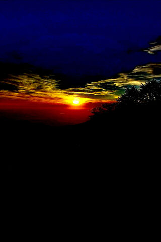 Sunset Symphony: Nature's Canvas 🎨🌅