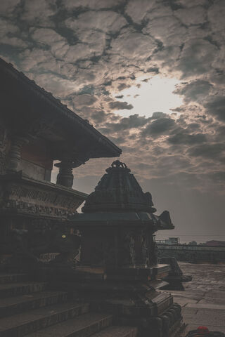 Mystical Shadows: A Glimpse of Ancient Architecture 🌥️🏛️