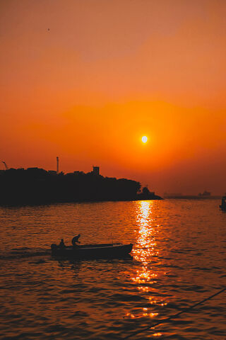 Serene Twilight on the Water 🌅