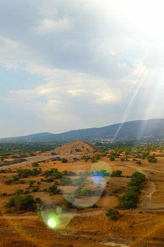 Mysteries of the Pyramid: A Glimpse into Ancient Wonders 🌄🔺