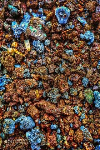 Rusty Rock Wonderland: Nature's Colorful Canvas 🌈🪨