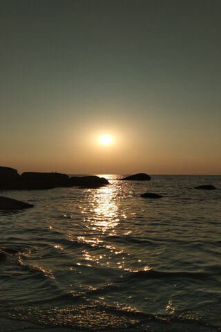 Golden Horizon: A Serene Sunset