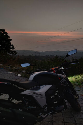 Ride into the Sunset: TVS Apache Adventure 🌅🏍️