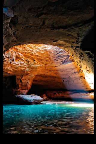 Mystical Waters: The Enchantment of Cave Reflections 🌌💧