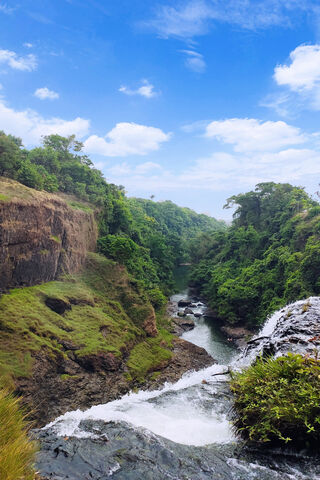 Cachoeirada Fumaca: Nature's Majestic Waterfall 🌊🍃