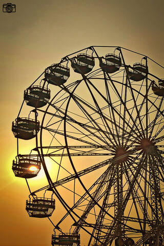 Sunset Serenity on the Giant Wheel 🌅🎡