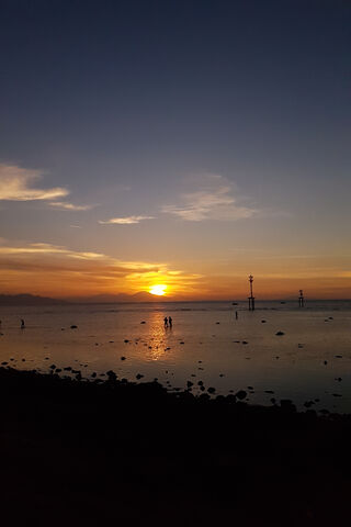 Golden Horizon: A Tranquil Evening