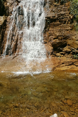Nature's Cascade: A Serene Waterfall Escape 🌊🍃