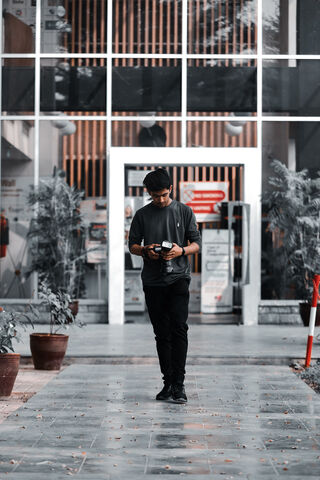 Capturing Moments: Anas Ahmed in Focus 📸