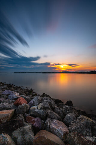 Tranquil Twilight by the Shore 🌅