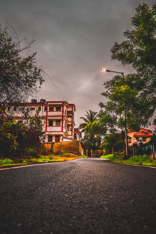 Urban Serenity: A Rainy Day in the City