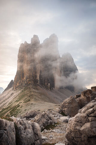 Mystical Peaks: The Enchantment of Cloudy Mountain 🌫️🏔️