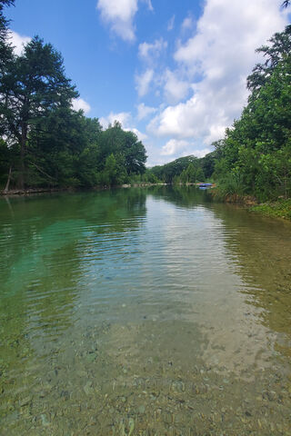 Serenity at Frio River: Nature's Hidden Gem 🌊🌳