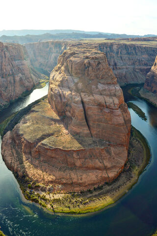 Nature's Curved Masterpiece: Horseshoe Bend 🌊🏞️