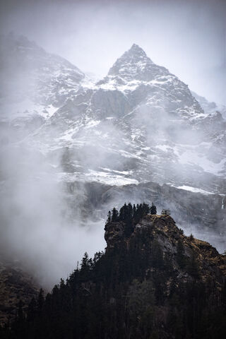 Enchanted Peaks of Misty Mountain 🌫️🏔️