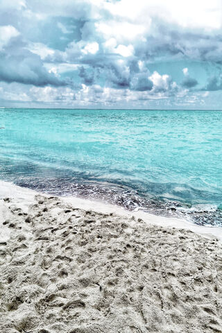 Serenity at MV Beach 🌊☁️