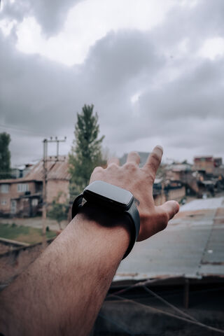 Reaching for the Sky: A Connection with Nature 🌥️🌳