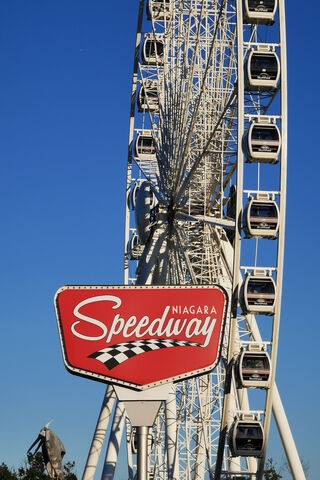 Thrills at Niagara Speedway! 🎡🏎️