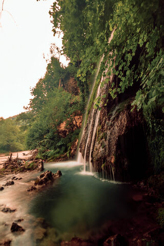 Nature's Cascade: A Serene Waterfall Escape 🌊🍃