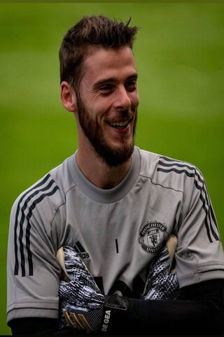 The Smiling Guardian: De Gea in Action! ⚽😊