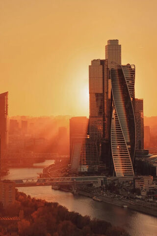 Golden Hour Over Moscow: A City in Transition 🌇✨